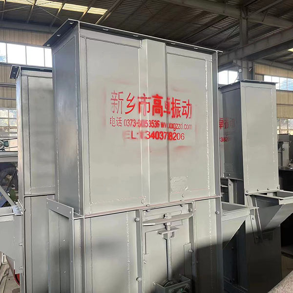 高卓斗式提升机成品完成现场